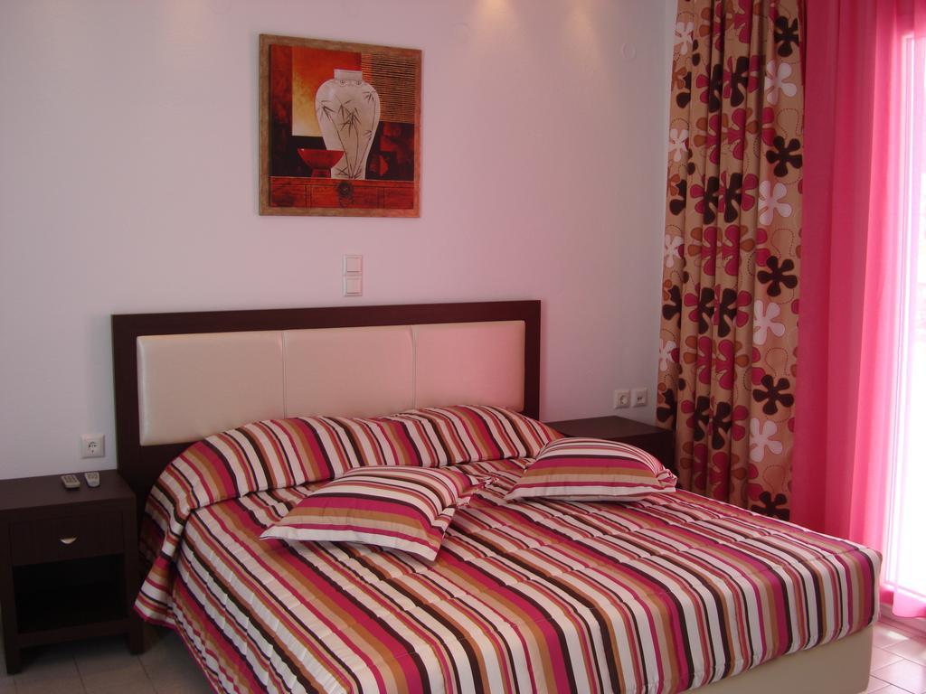 Elena Studios & Suites Ornos  Exteriér fotografie